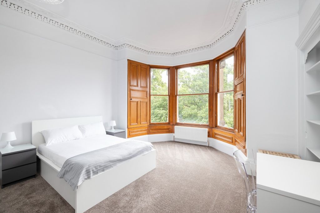 6 bed flat to rentGillespie Crescent, Edinburgh EH10 photo 3