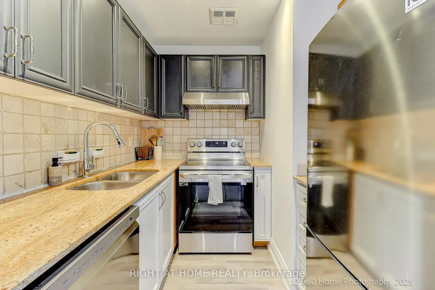 Additional image 9 of 2737 Keele Street 203