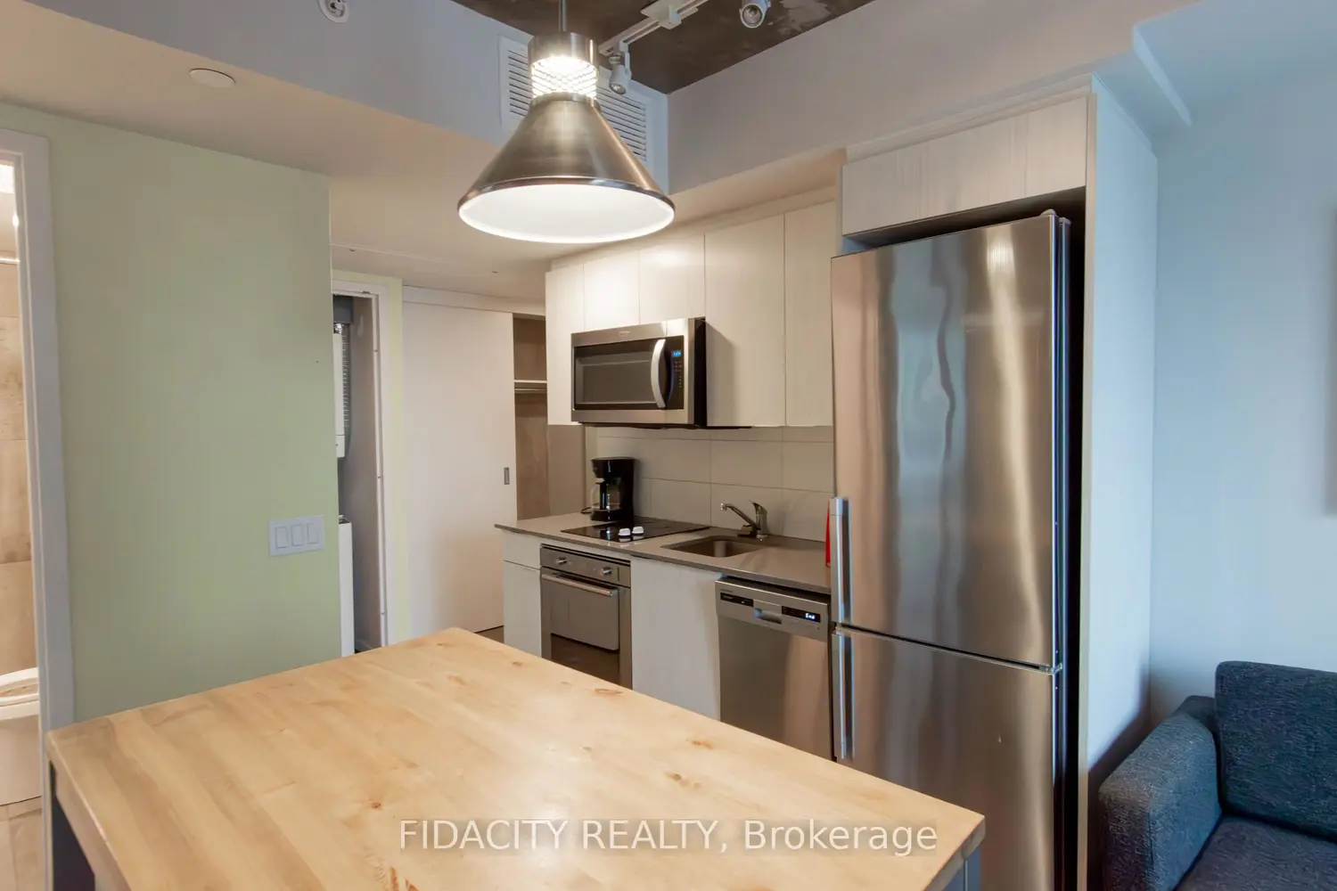 105 Champagne Avenue 1119 photo 3