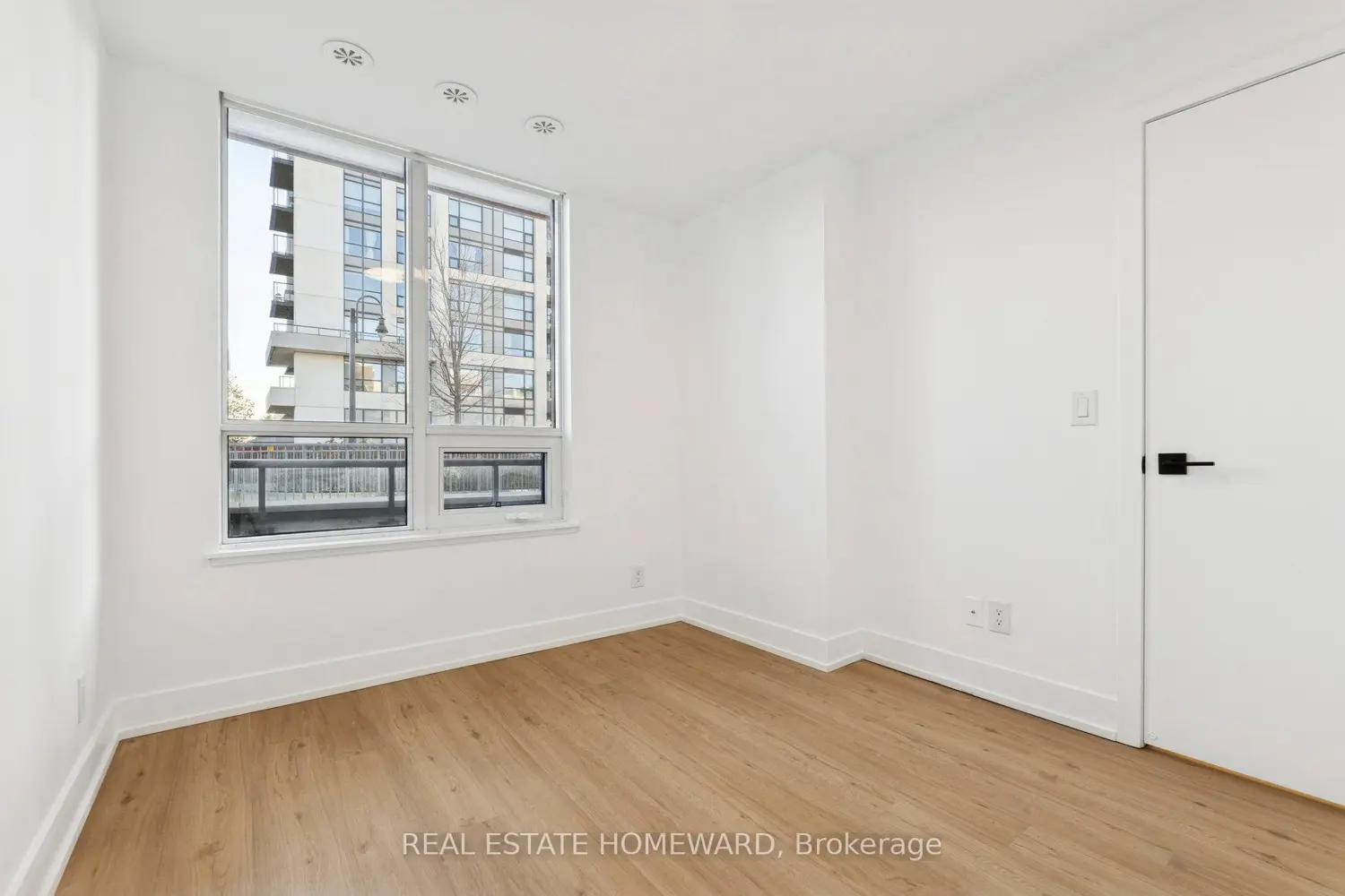 Additional image 12 of 1245 Bayly Street 21