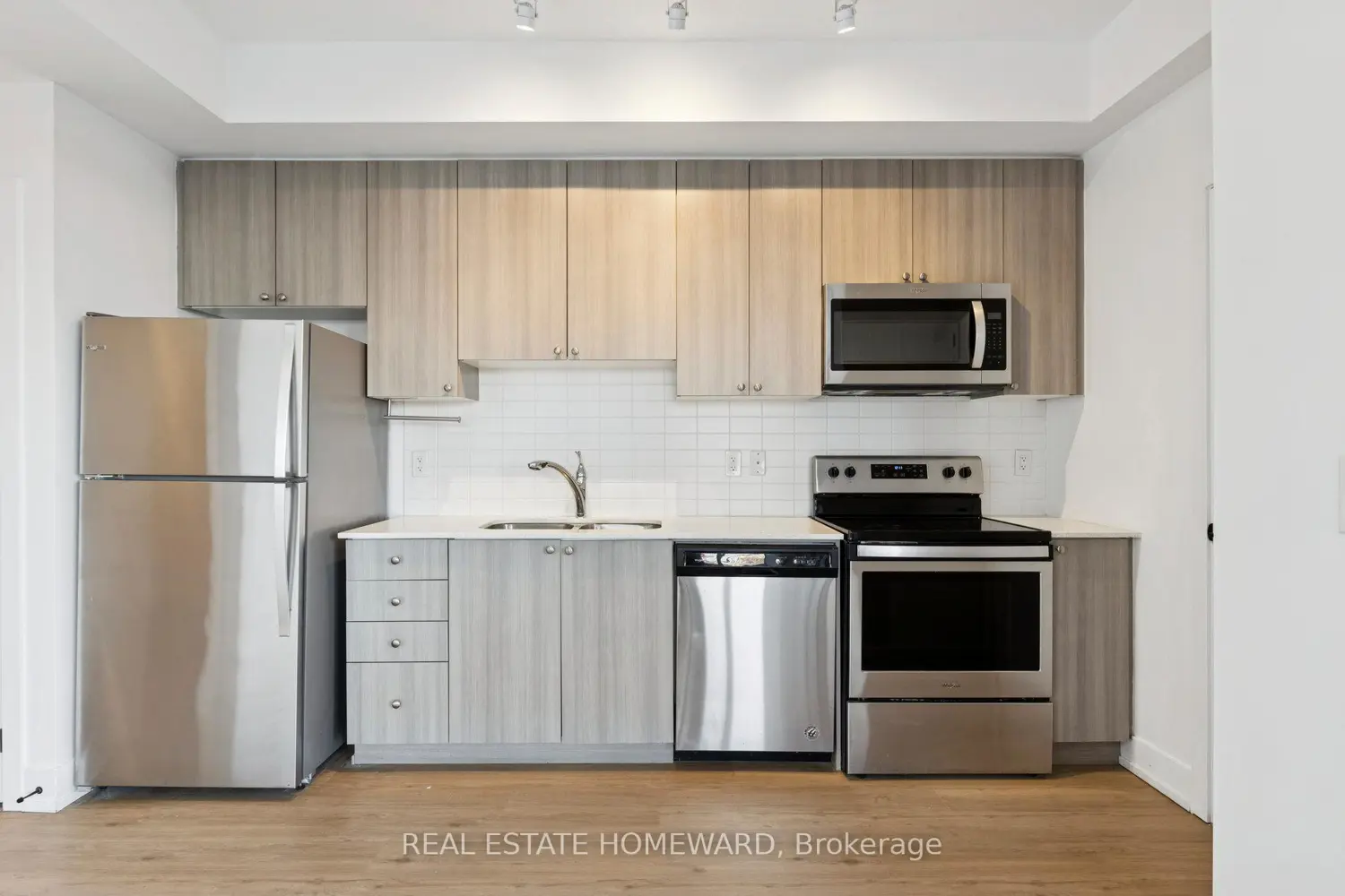 Additional image 9 of 1245 Bayly Street 21