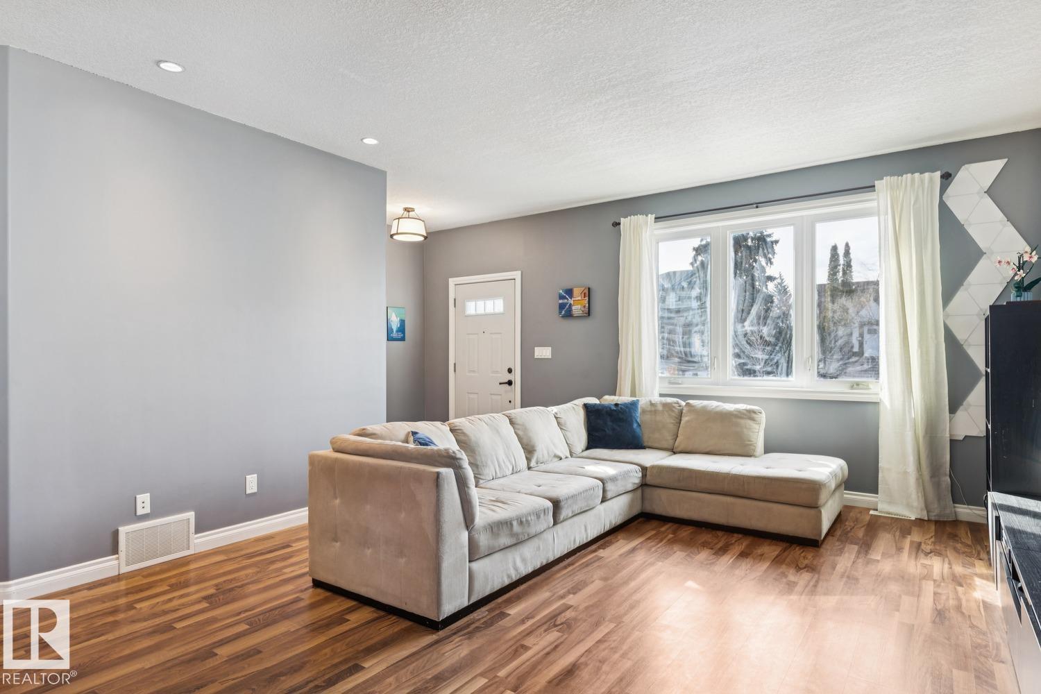 Additional image 4 of 11118 72 Avenue NW, Edmonton, AB, T6G0B2