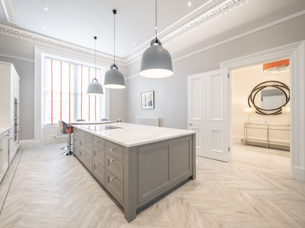 Additional image 2 of 4 bed flat to rentBelgrave Crescent, Edinburgh EH4
