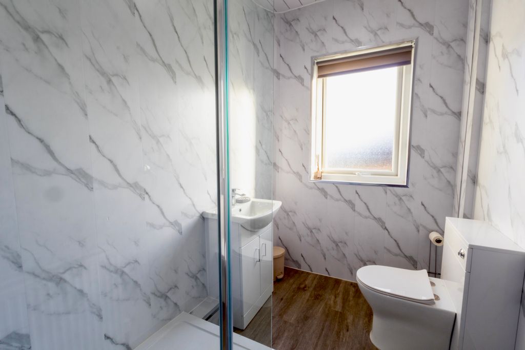 Additional image 5 of 2 bed flat to rentLomond Avenue, Renfrew PA4