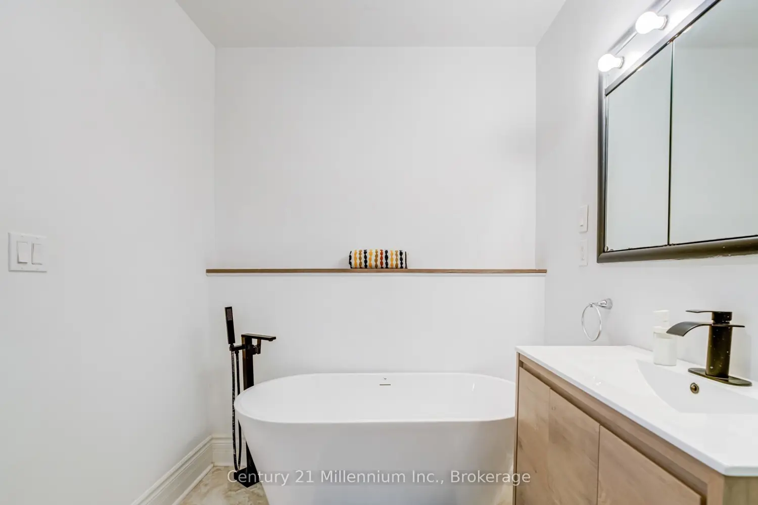 Additional image 16 of 303240 33 Side Road