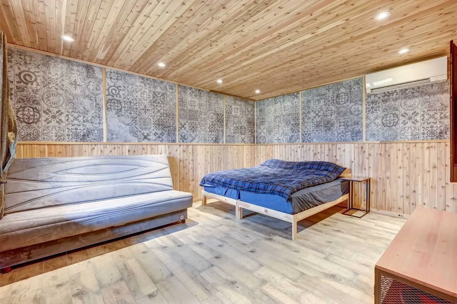 Additional image 18 of 88 Fog Road