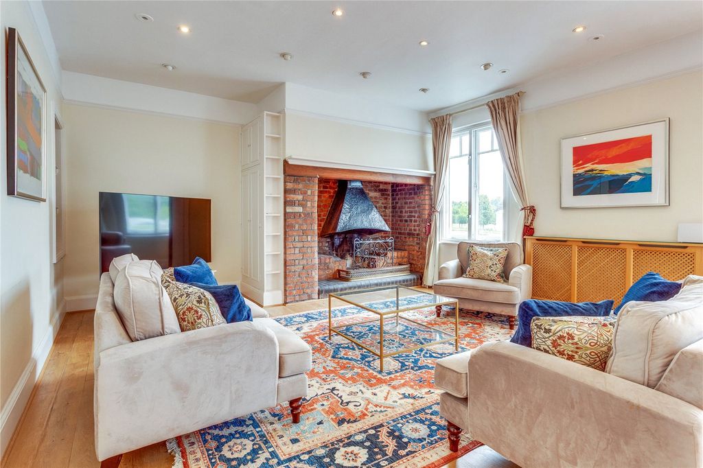Additional image 2 of 4 bed flat to rentThameside, Henley-On-Thames, Oxfordshire RG9