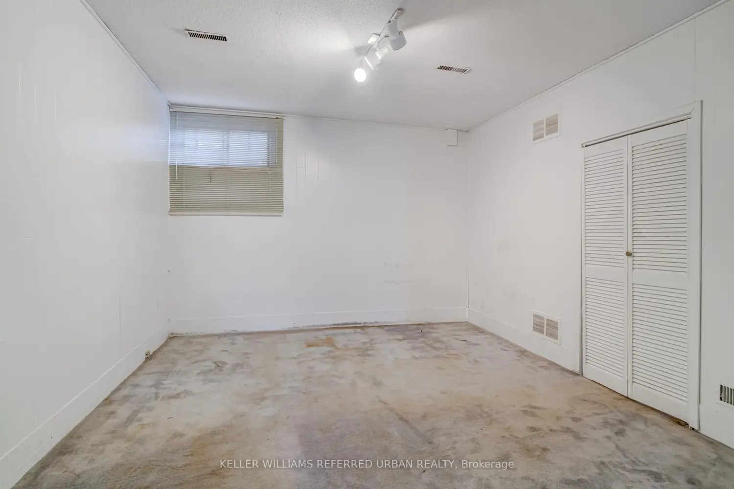 Additional image 15 of 653 Village Parkway 18