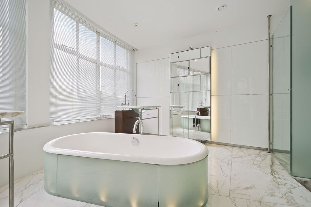 Additional image 24 of 6 bed country house to rentSt. Anns Hill Road, Chertsey KT16
