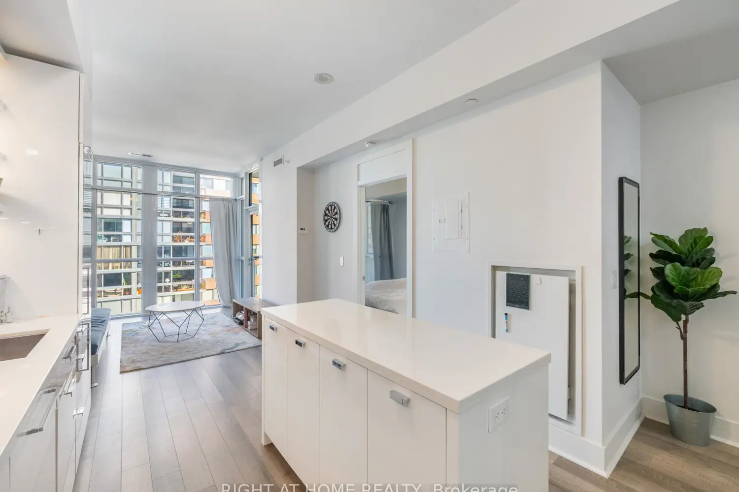32 Davenport Road 706