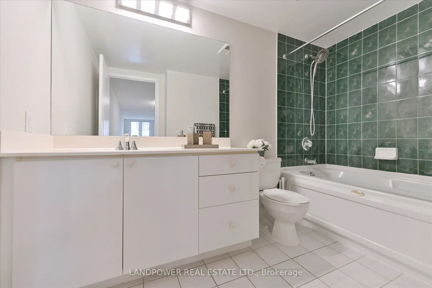 Additional image 18 of 28 Sommerset Way 1231