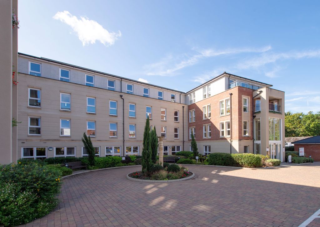 Additional image 2 of 2 bed flat to rentStation Parade, Virginia Water GU25