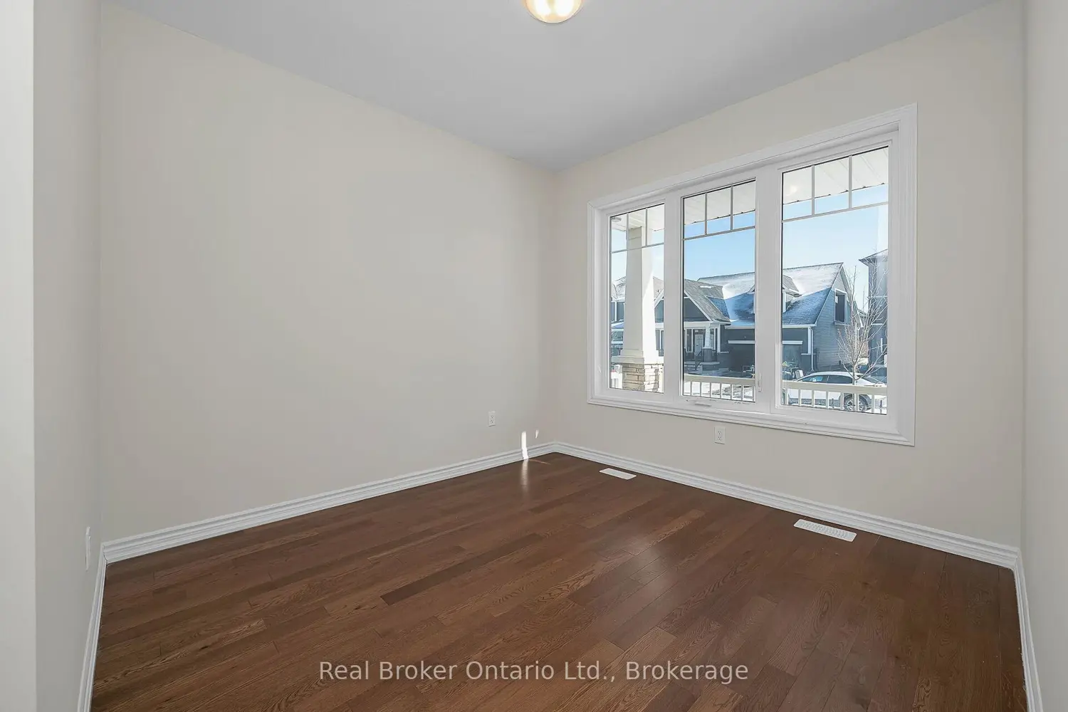 11 Frontier Drive photo 3