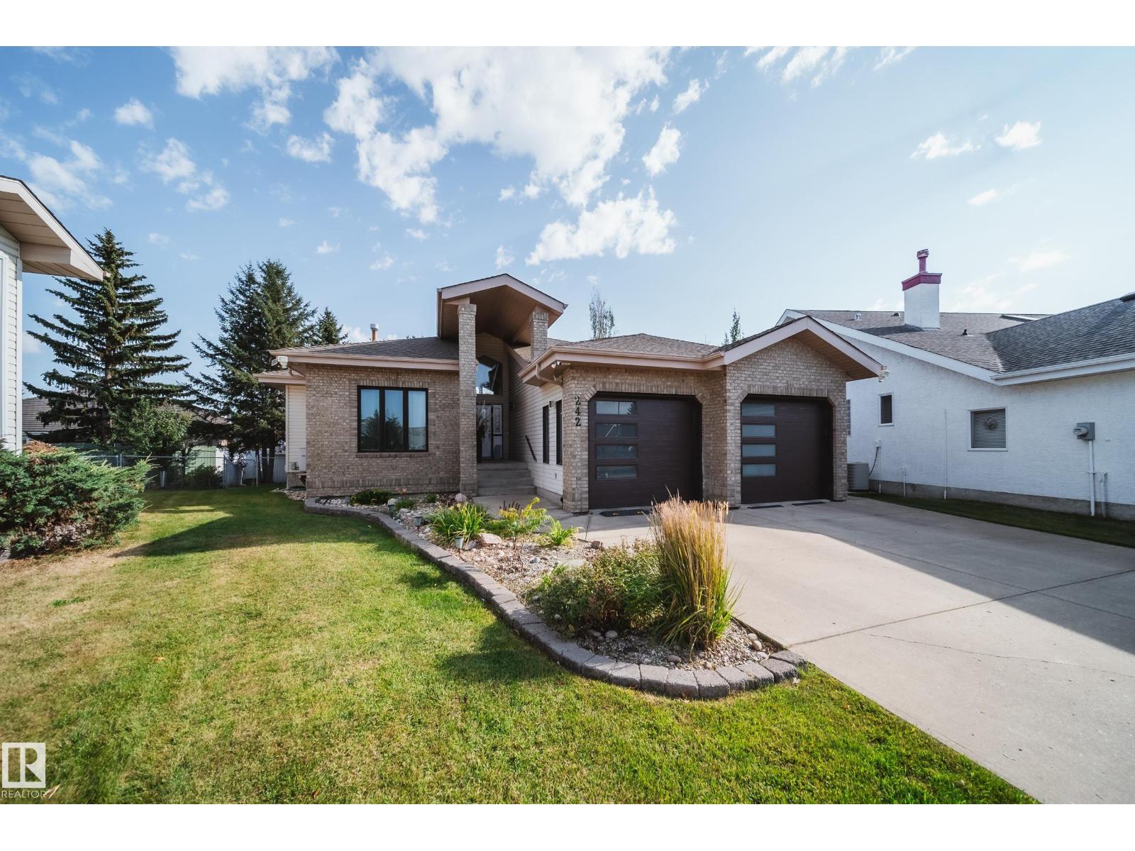 242 Running Creek Lane NW, Edmonton, AB, T6J6V9