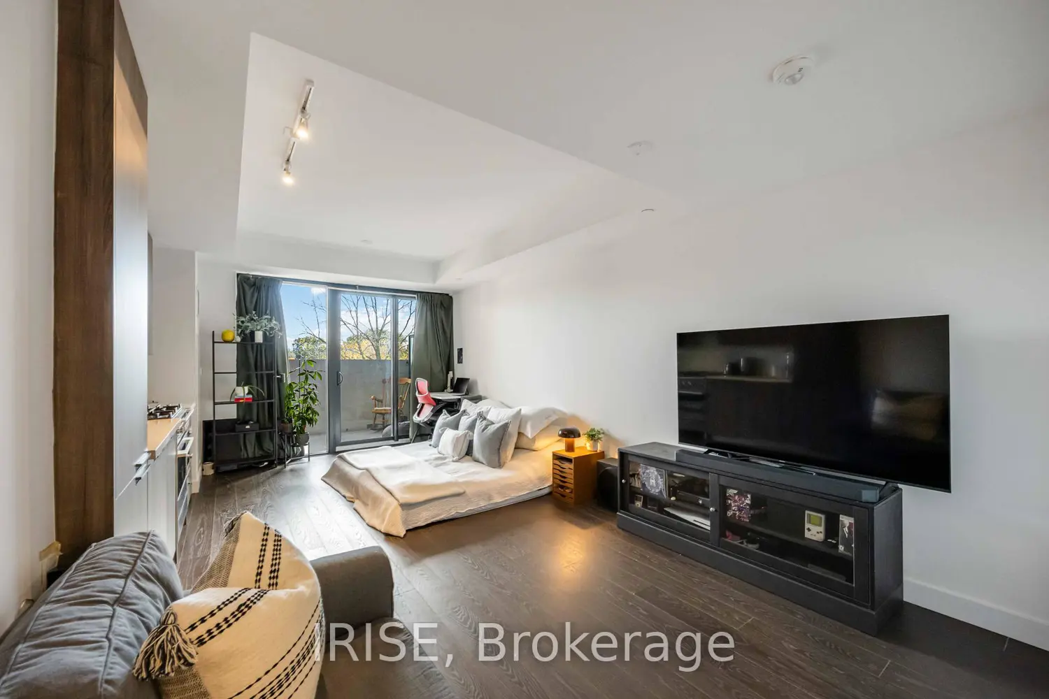 160 Kingsway Crescent 416