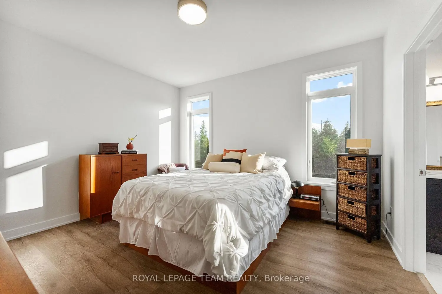 Additional image 11 of 44 Morning Flight Court