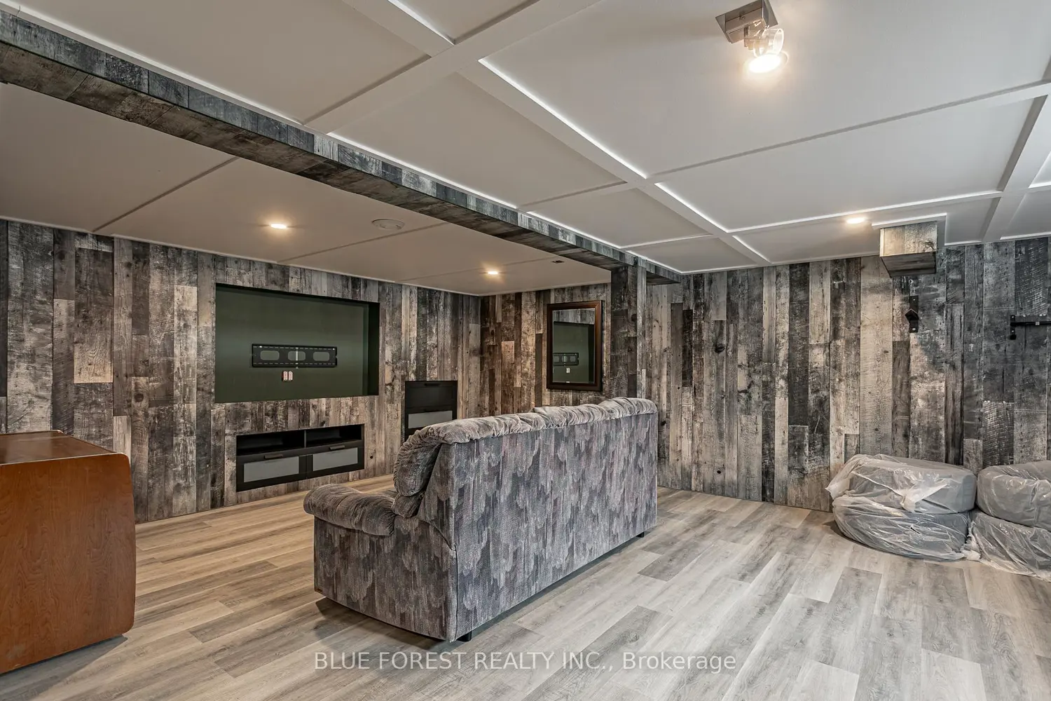 Additional image 10 of 9716 Lakeshore Road