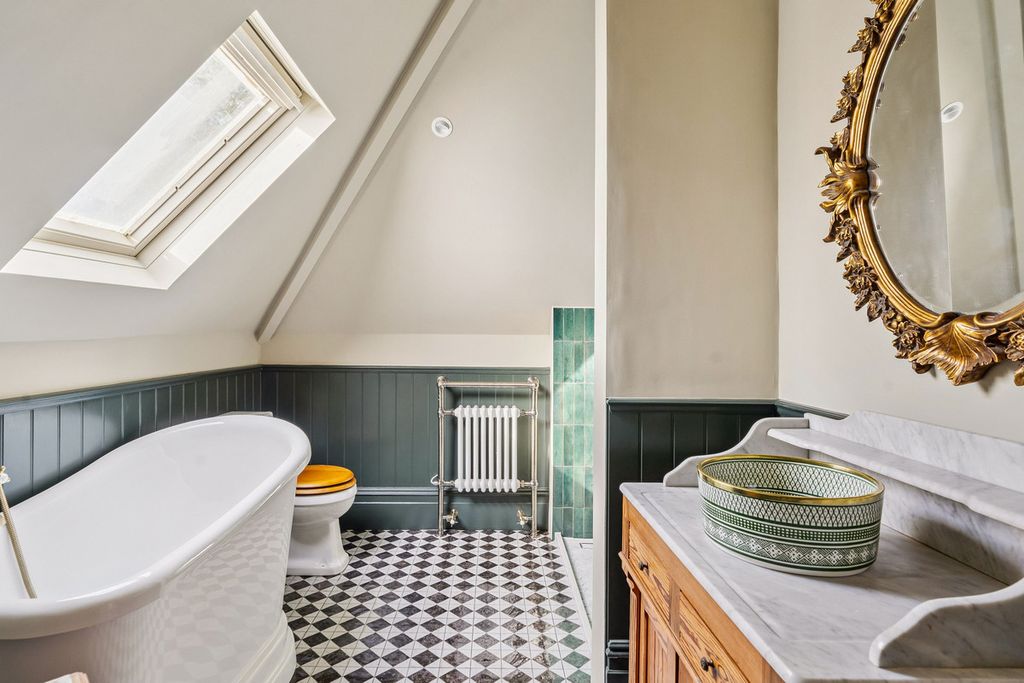 Additional image 31 of 6 bed detached house to rentBridge Road, East Molesey KT8