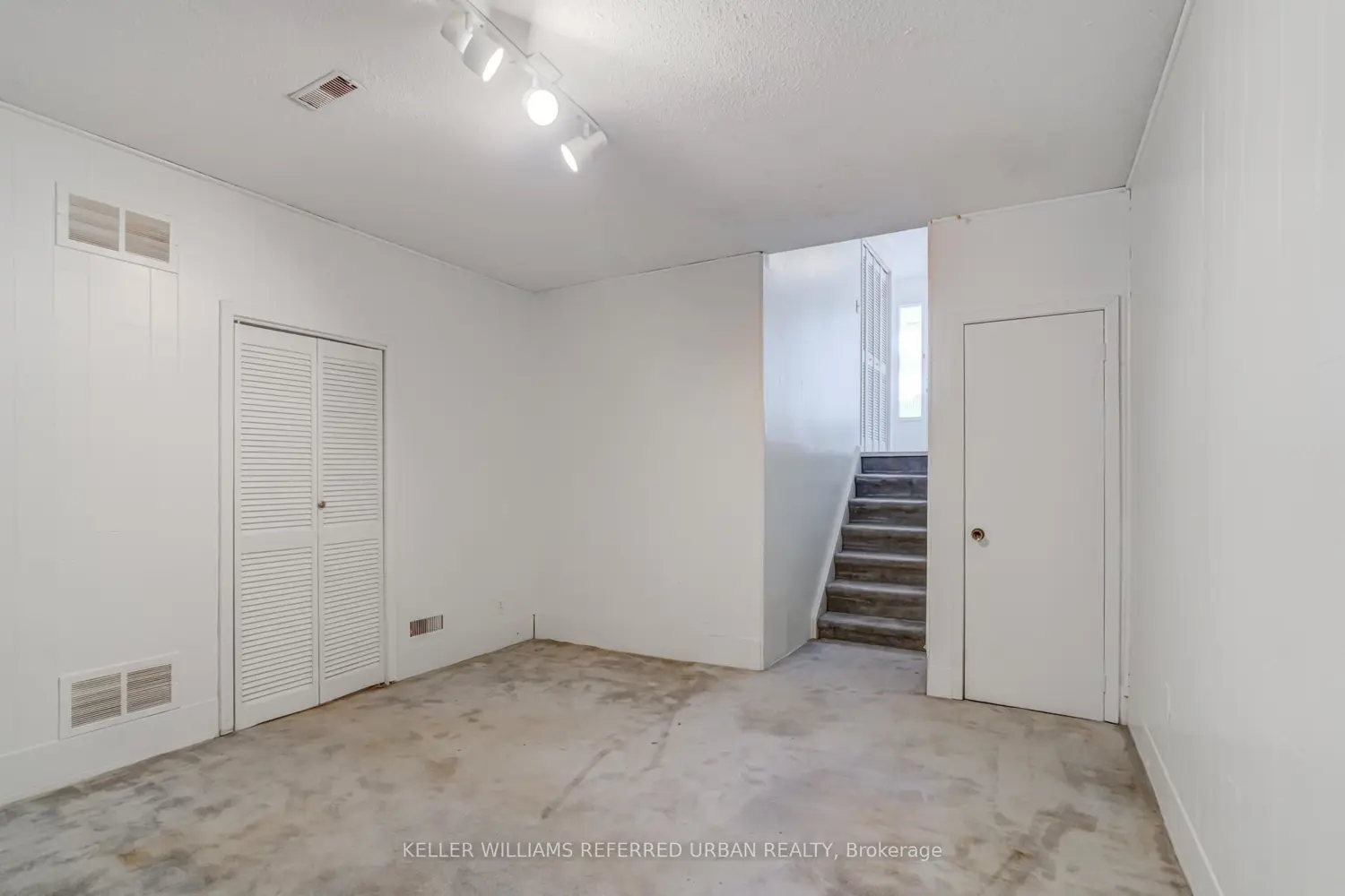 Additional image 16 of 653 Village Parkway 18