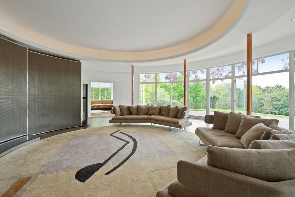 Additional image 7 of 6 bed country house to rentSt. Anns Hill Road, Chertsey KT16