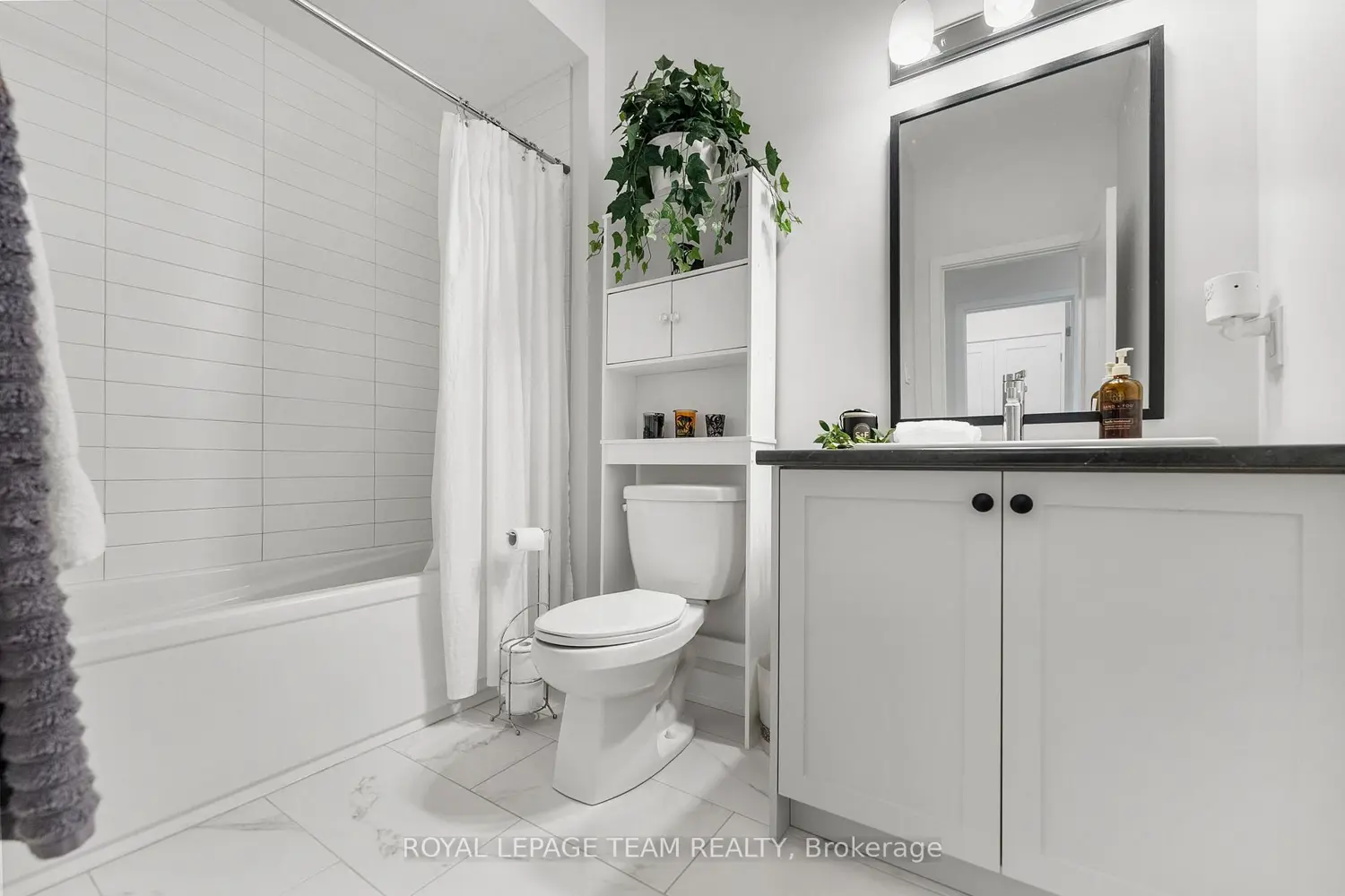 Additional image 10 of 44 Morning Flight Court