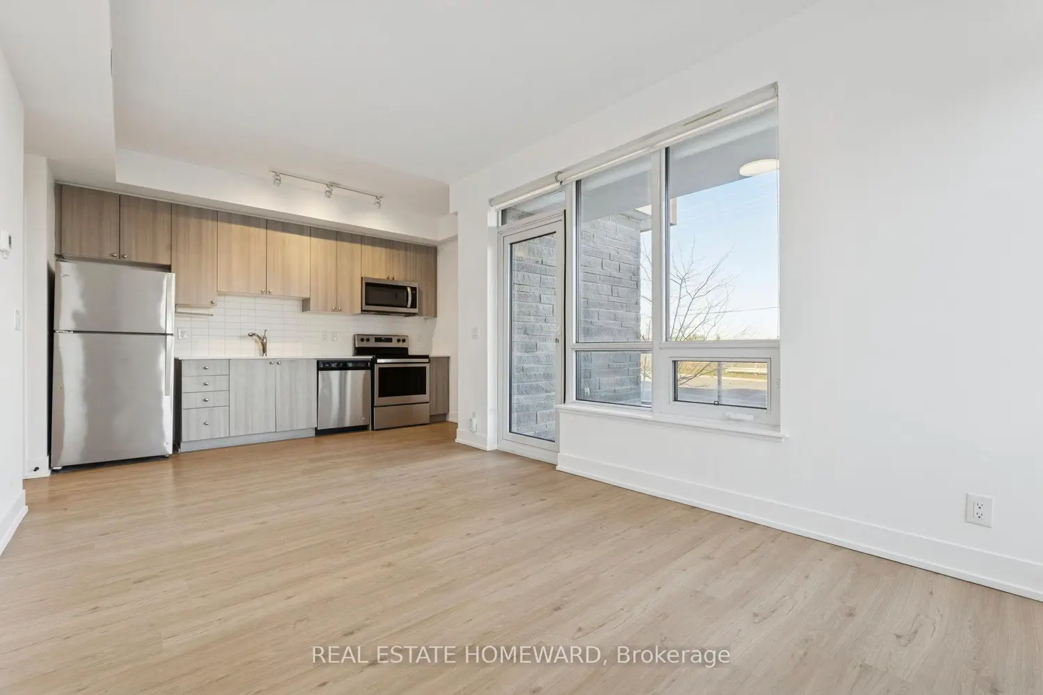 Additional image 6 of 1245 Bayly Street 21