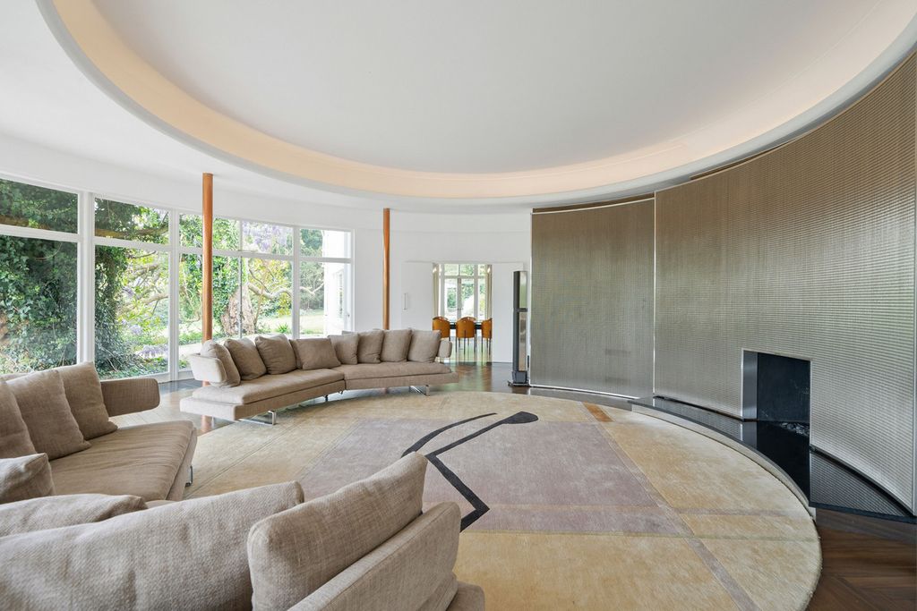 Additional image 4 of 6 bed country house to rentSt. Anns Hill Road, Chertsey KT16