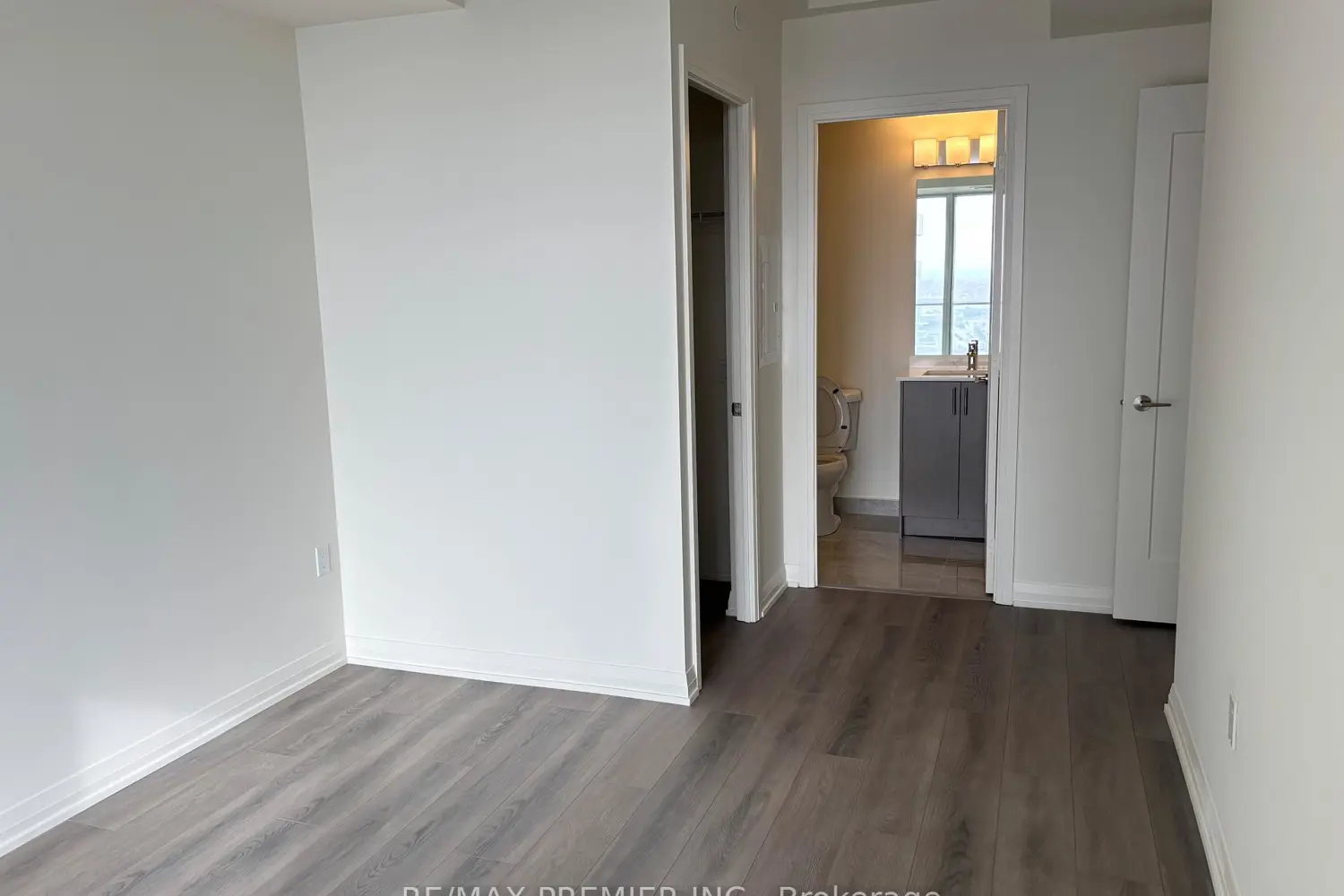 8960 Jane Street 1410 photo 4