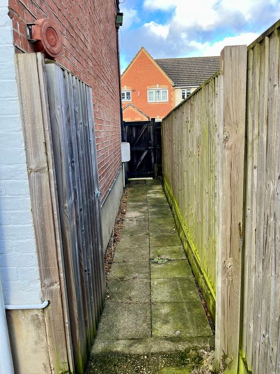 Additional image 14 of 2 bed semi-detached house to rentHavelock Road, Wokingham RG41