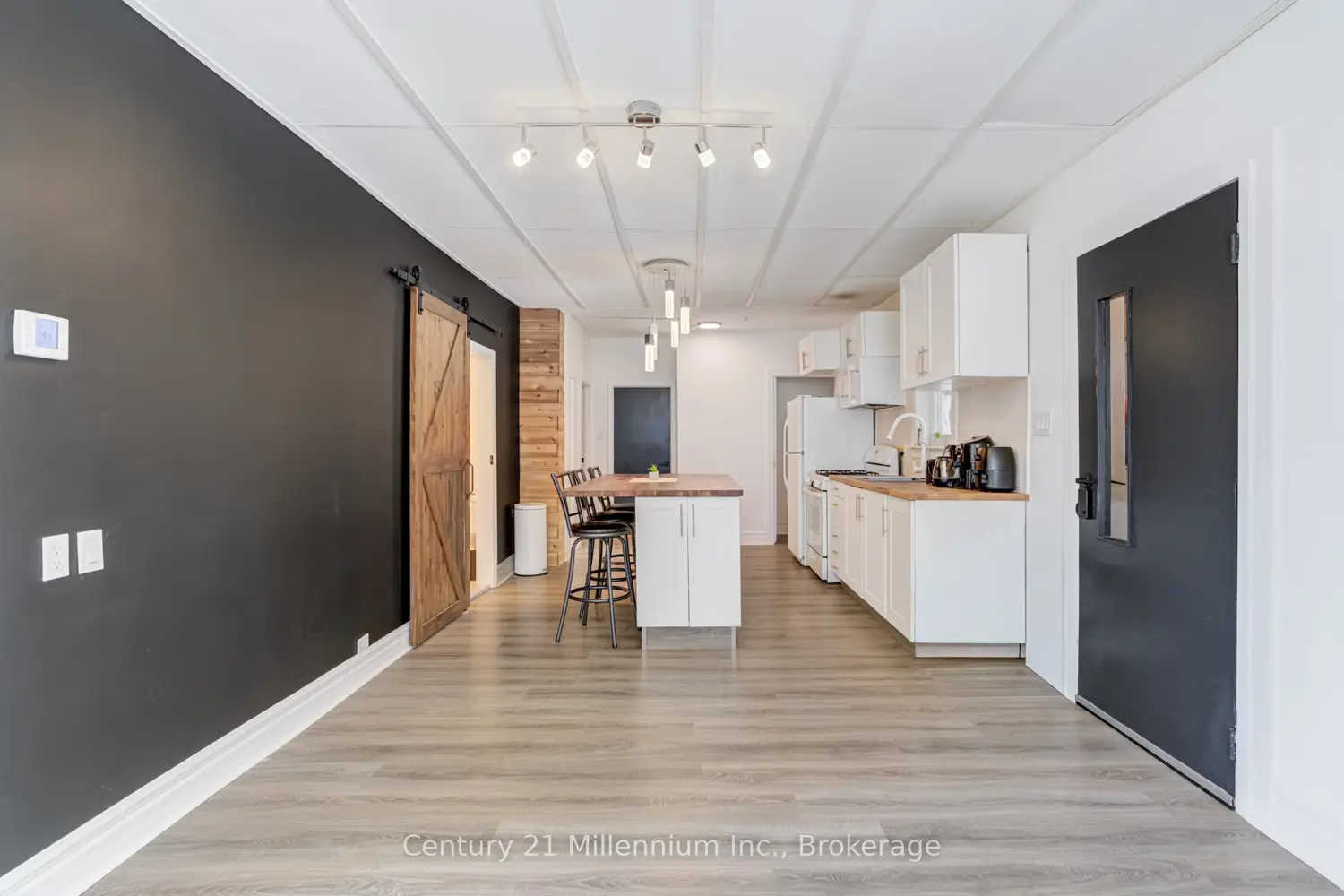 Additional image 8 of 303240 33 Side Road