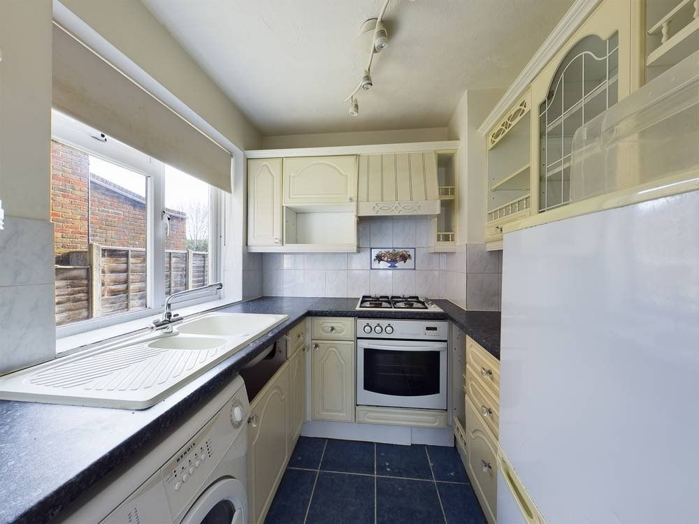 Additional image 5 of 1 bed flat to rentChantry Road, Chertsey, Surrey KT16