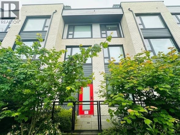 124 525 E 2ND STREET, Vancouver, BC, V7L1E1