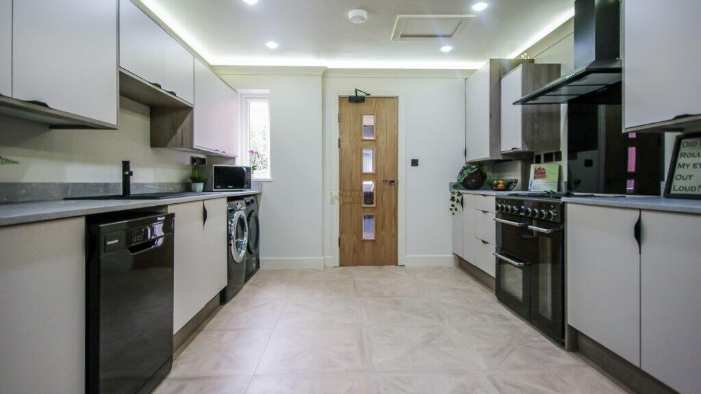 Additional image 10 of 258 Tiverton Road Flat 2