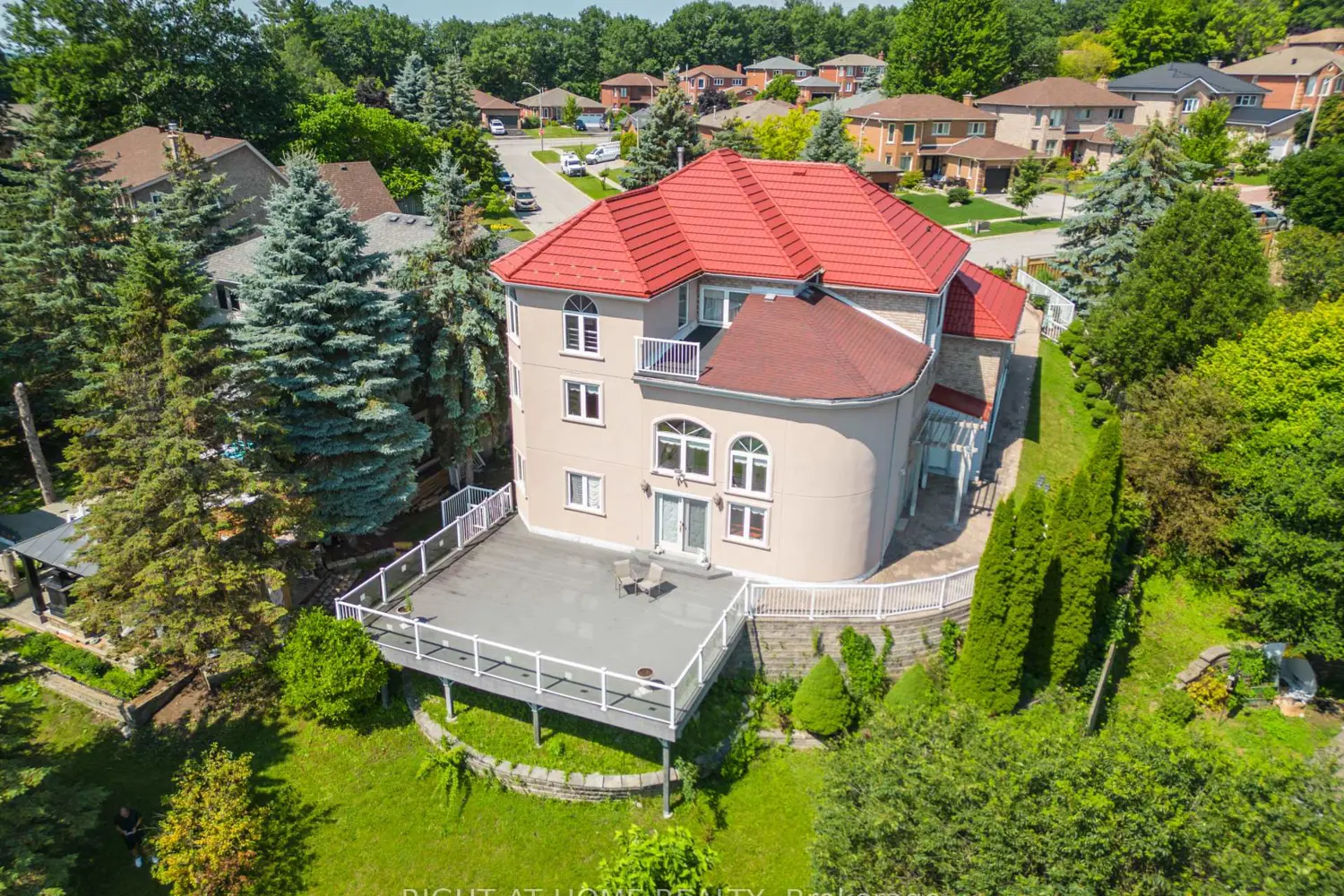 11 Thackeray Crescent