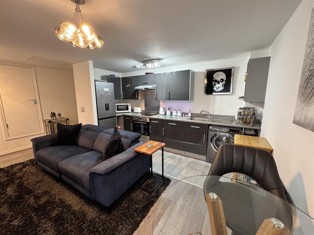 Additional image 4 of Shard End Crescent, Birmingham