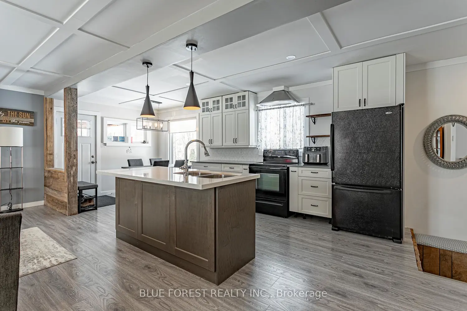 Additional image 4 of 9716 Lakeshore Road