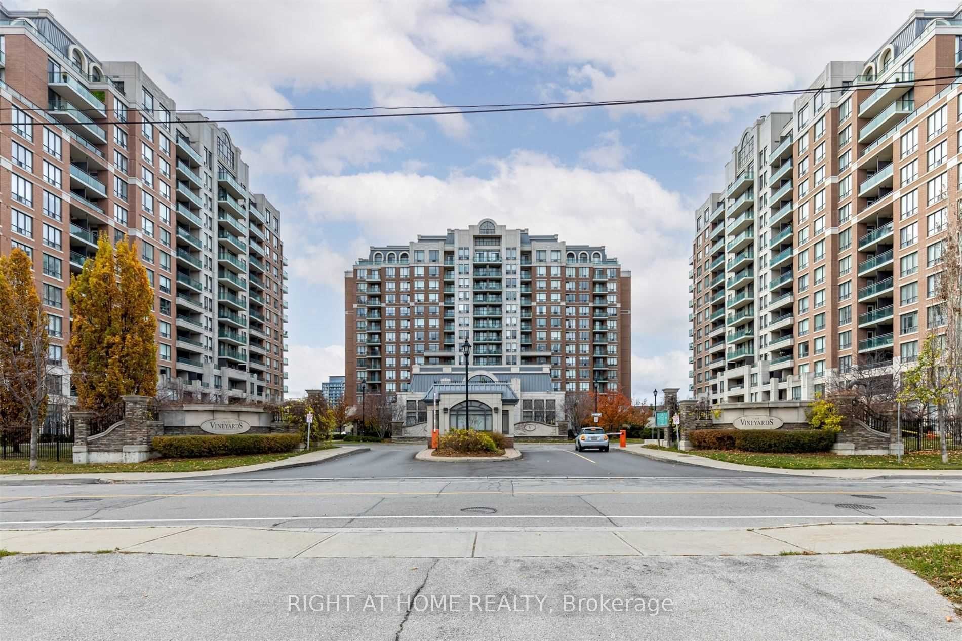 217-350 Red Maple Road, Richmond Hill, ON, L4C 6P5