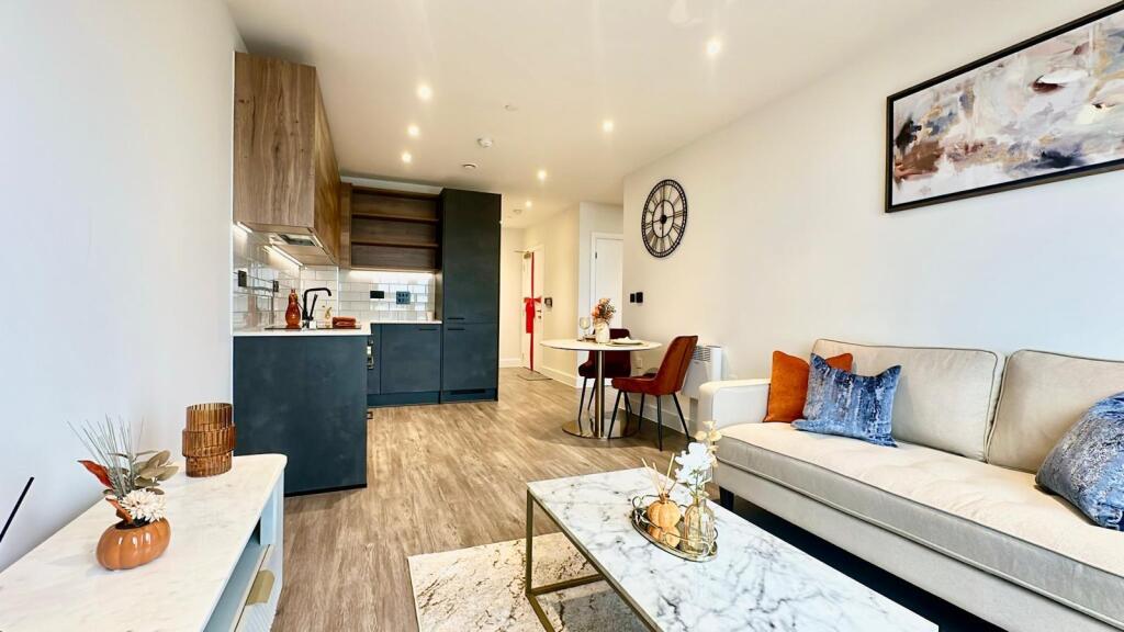 Brand New Show Home- Glasswater Locks, Birmingham, B4