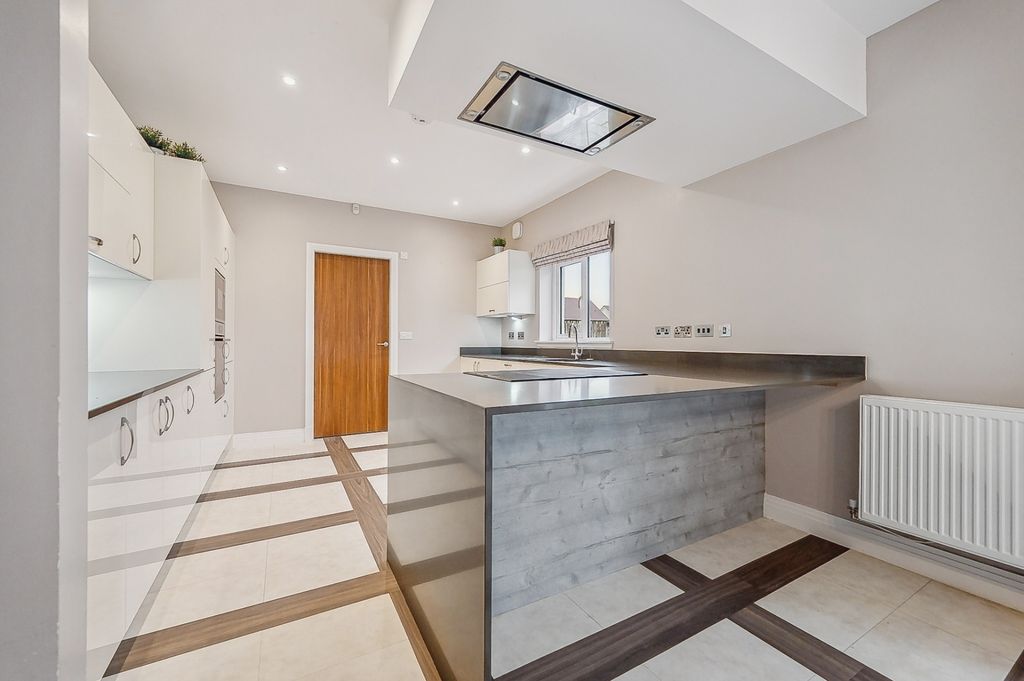Additional image 8 of 5 bed detached house to rentDalgleish Drive, Bearsden, Glasgow G61