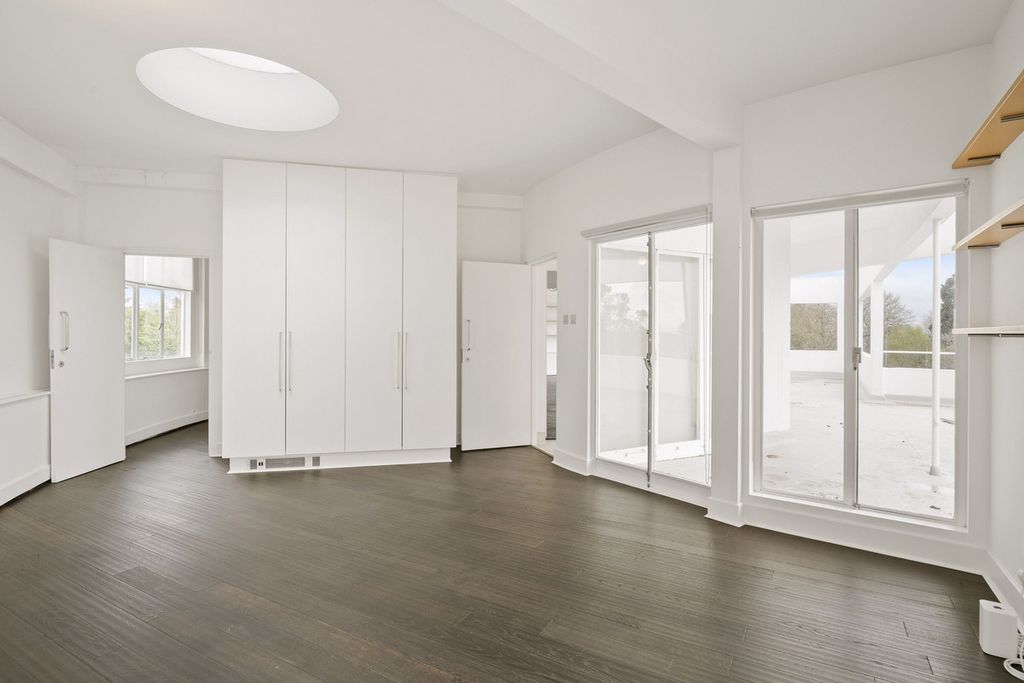 Additional image 29 of 6 bed country house to rentSt. Anns Hill Road, Chertsey KT16
