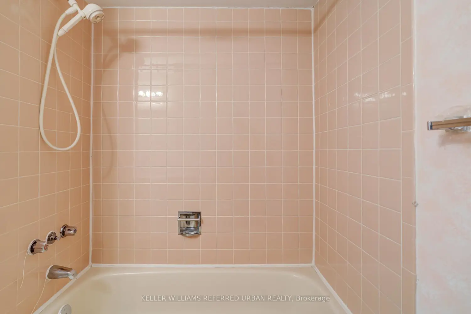 Additional image 14 of 653 Village Parkway 18