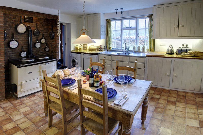 Additional image 3 of 4 bed detached house to rentSouthend, Henley-On-Thames, Oxfordshire RG9