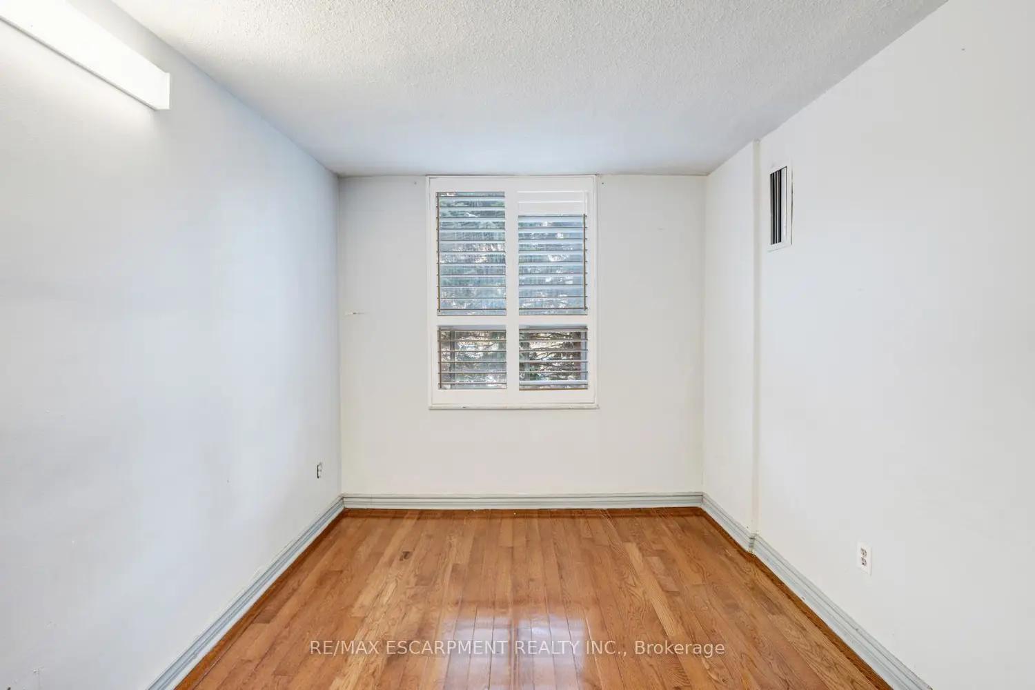 Additional image 16 of 10 Edgecliff Golfway 206