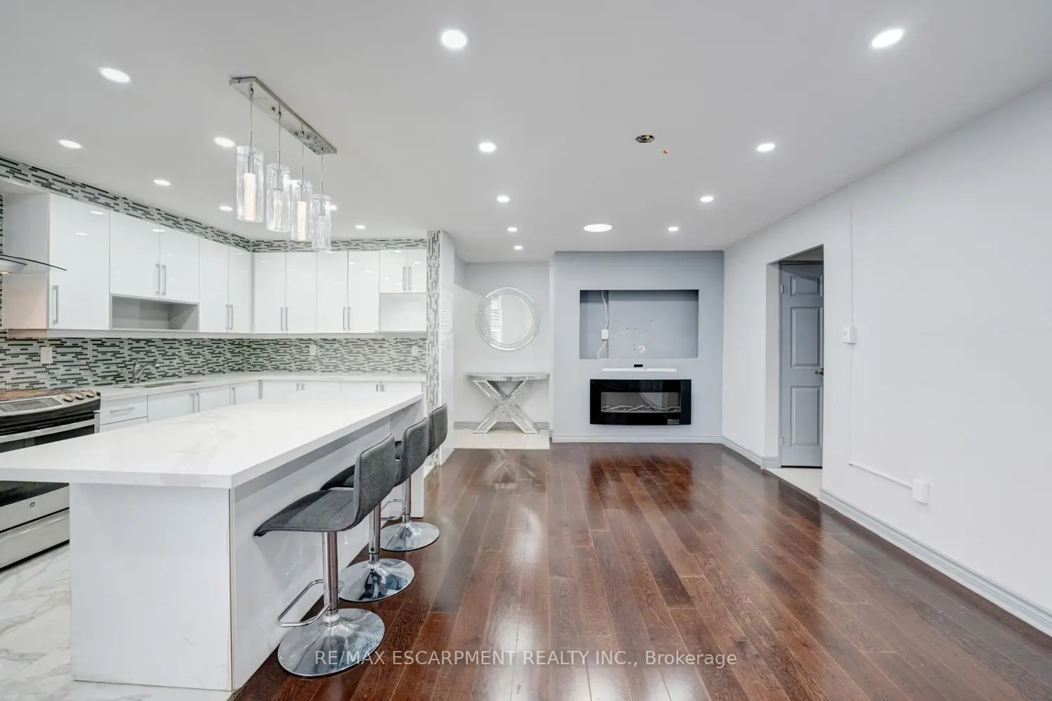 Additional image 8 of 10 Edgecliff Golfway 206