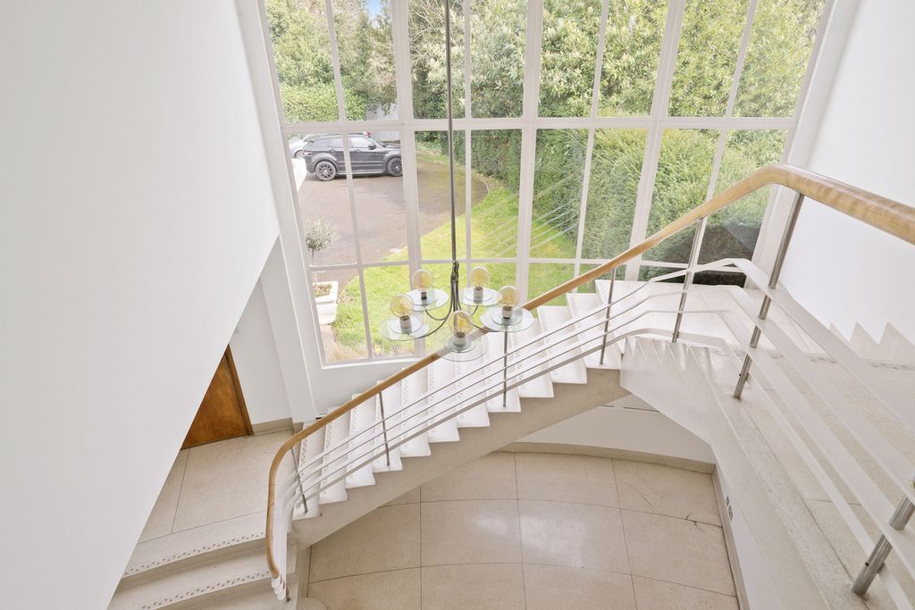 Additional image 2 of 6 bed country house to rentSt. Anns Hill Road, Chertsey KT16