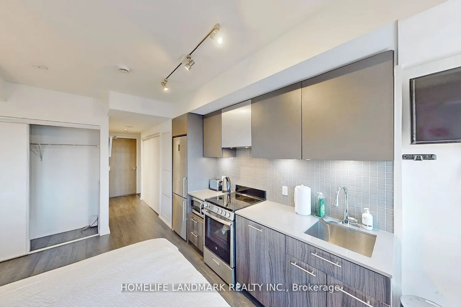 Additional image 5 of 251 Jarvis Street 1227