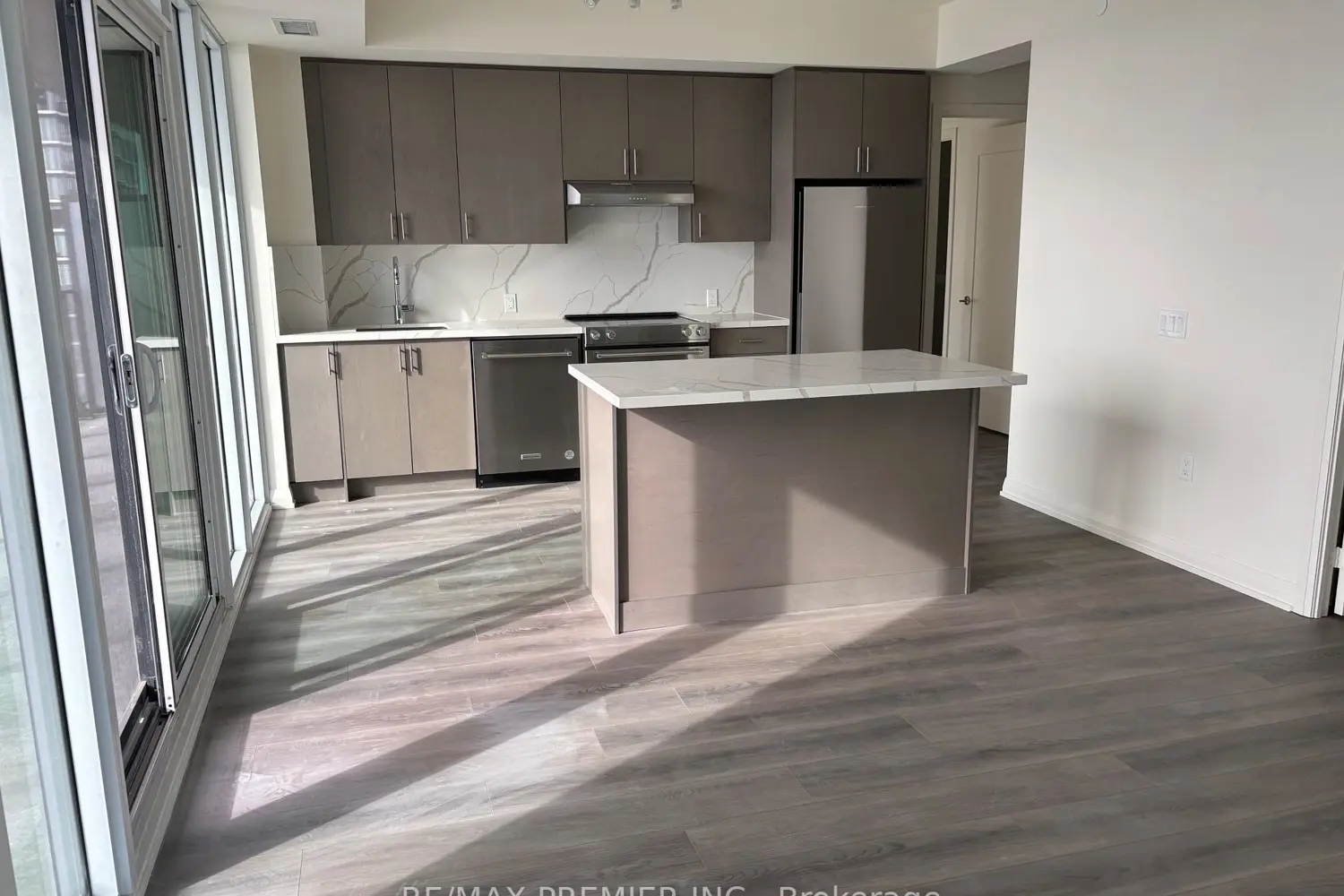 8960 Jane Street 1410 photo 5
