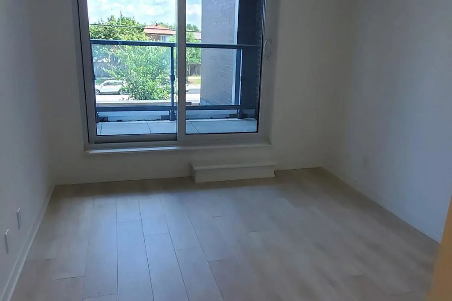 7950 Bathurst Street 210 photo 3