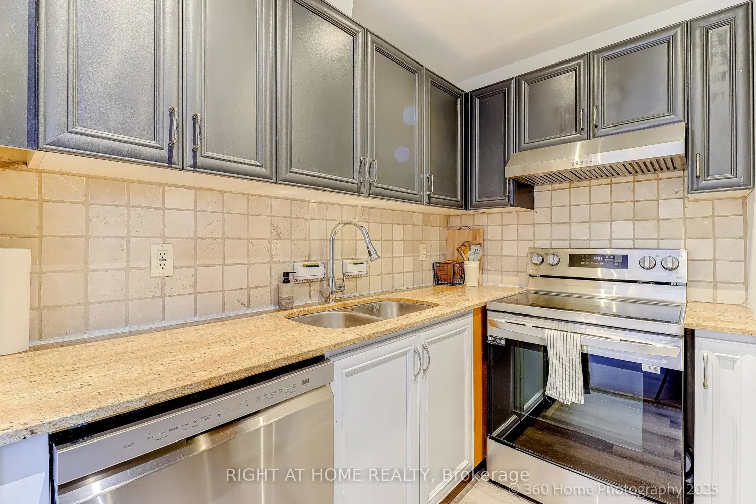 Additional image 11 of 2737 Keele Street 203