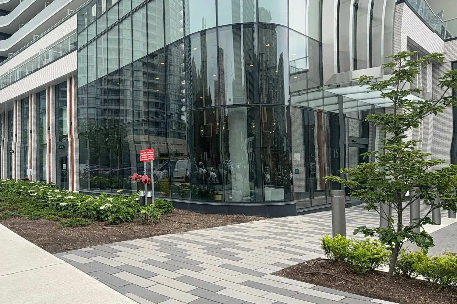 15 Holmes Avenue 407